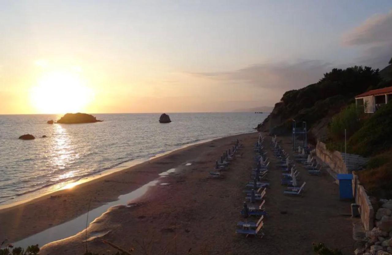 Stefanias Prasoudi Beach Ágios Matthaíos Exterior foto