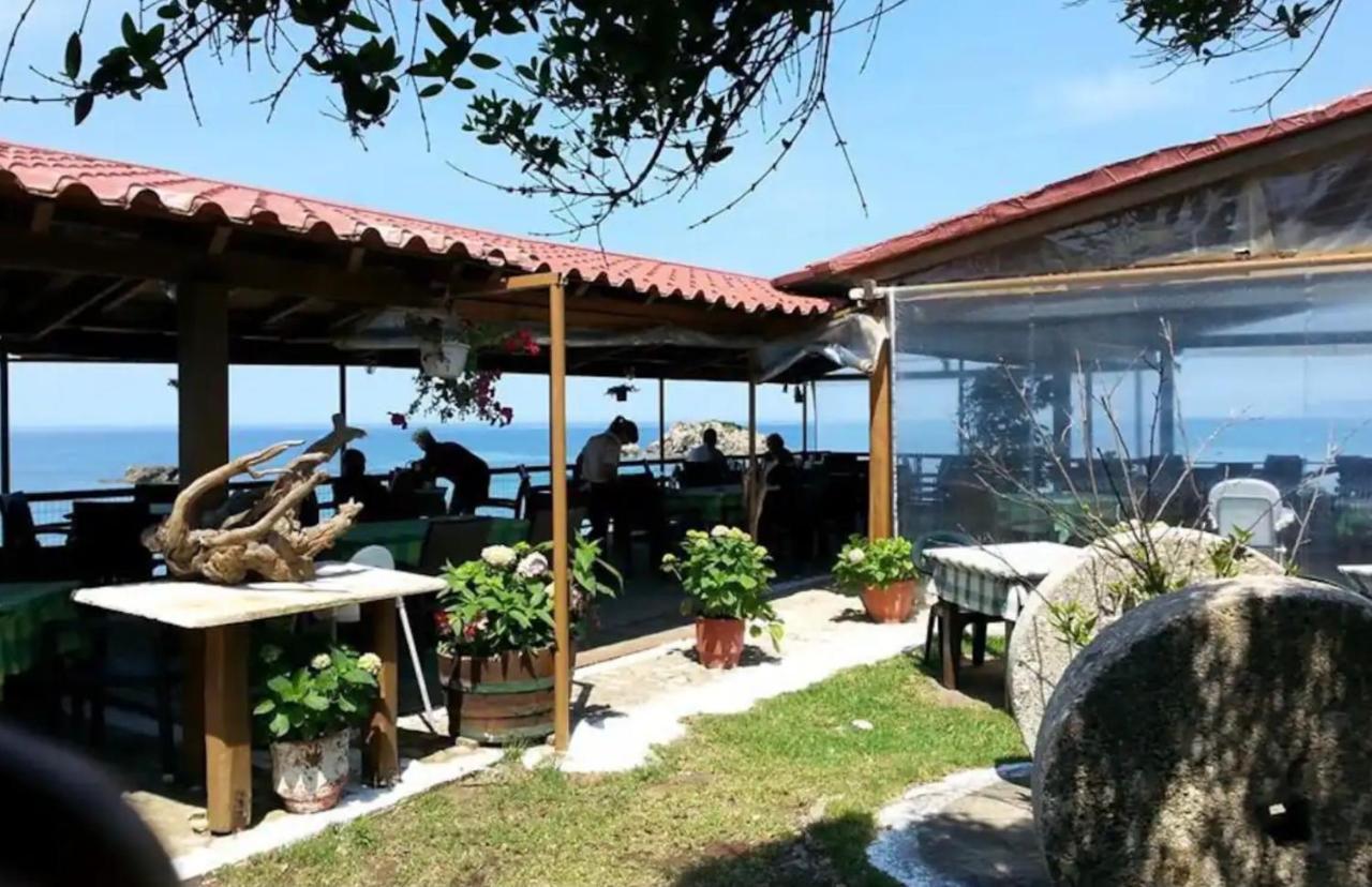 Stefanias Prasoudi Beach Ágios Matthaíos Exterior foto